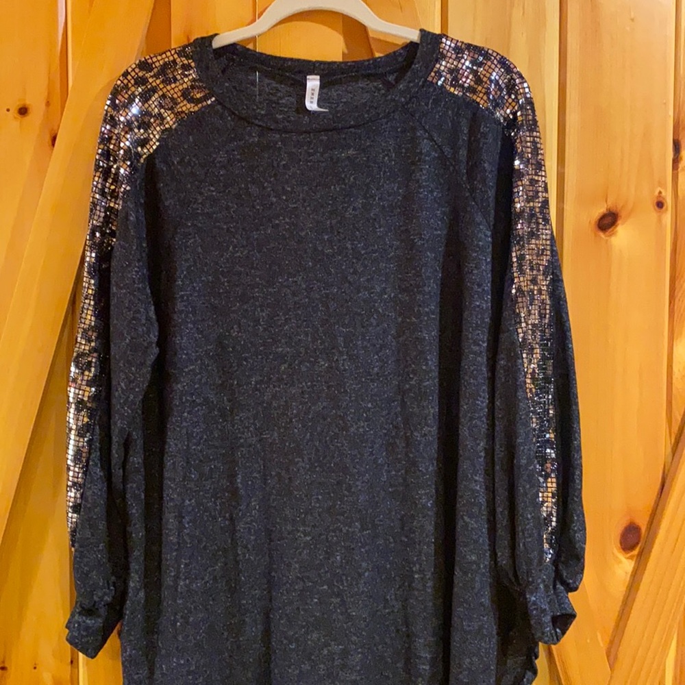 Emerald size 2xl shirt